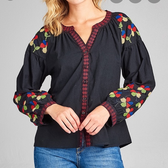 Velzera Tops - 🌺NWT pink Velzera embroidered blouse (s)